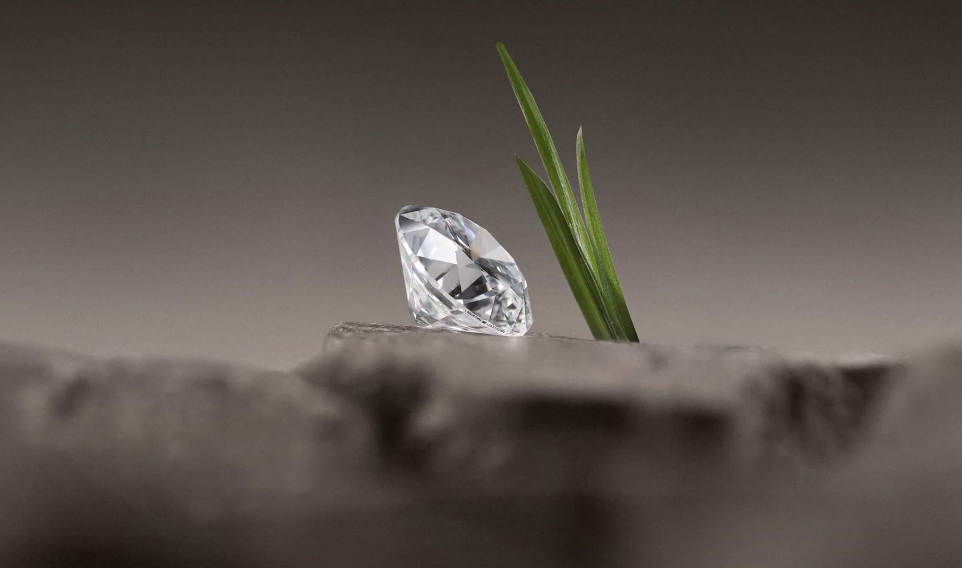 Brilianto lanza diamantes con el césped del Barcelona en formato NFT