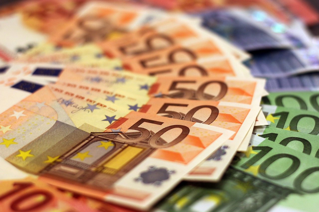 MiCA reduce a más de la mitad las operaciones con stablecoins vinculadas al euro