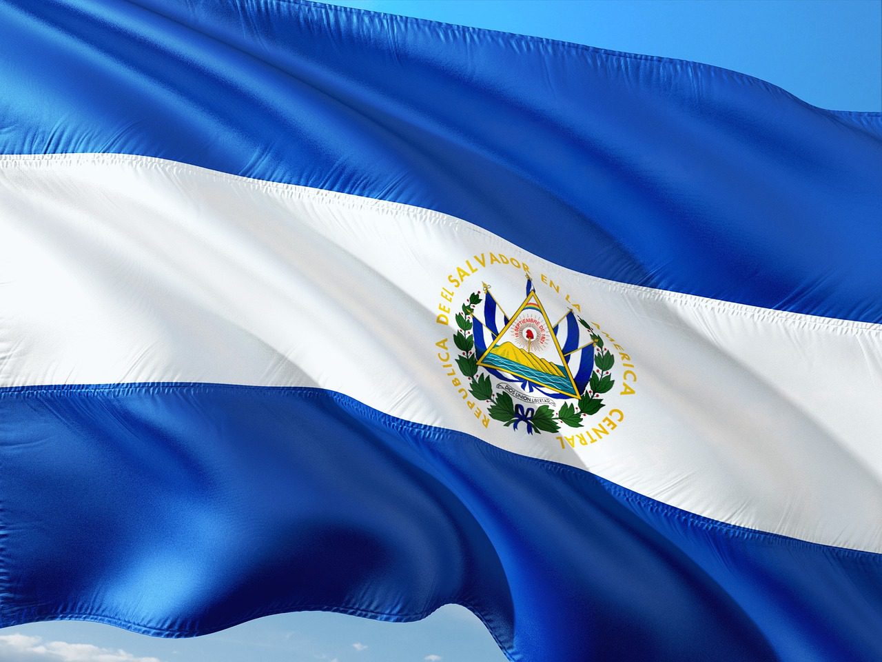 El Salvador limitará la compra y uso de Bitcoin a cambio de $1.400 millones del FMI