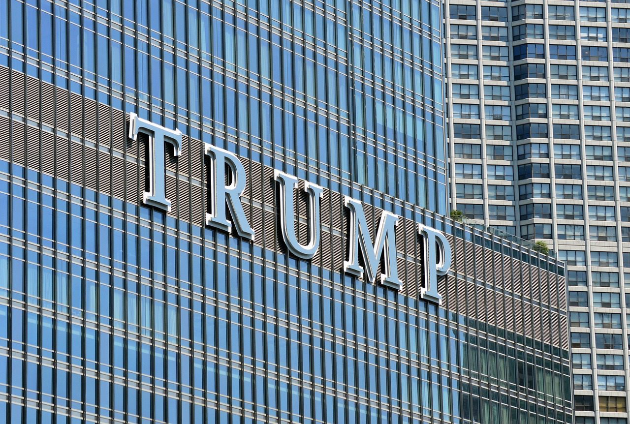 Trump lanza marca de servicios financieros Truth.Fi y prevé invertir en bitcoin