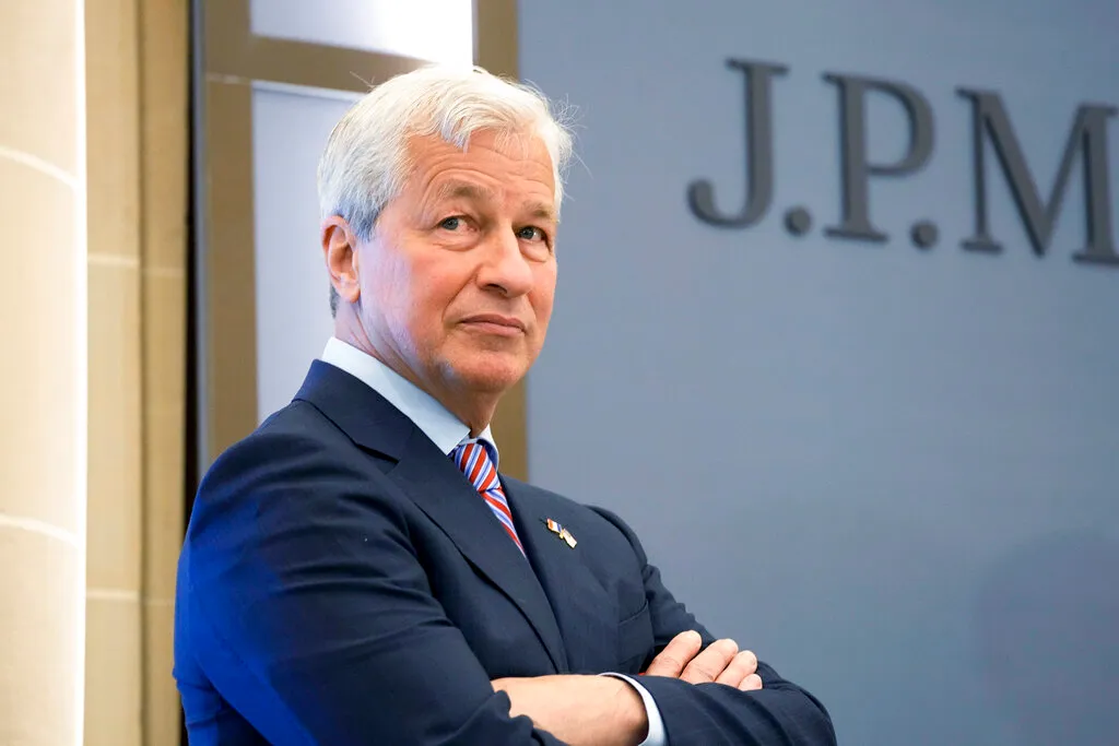 La figura de Jamie Dimon, el influyente CEO de JP Morgan Chase, siempre ha estado rodeada de controversia en el mundo de las criptomonedas, especialmente en lo que respecta a Bitcoin