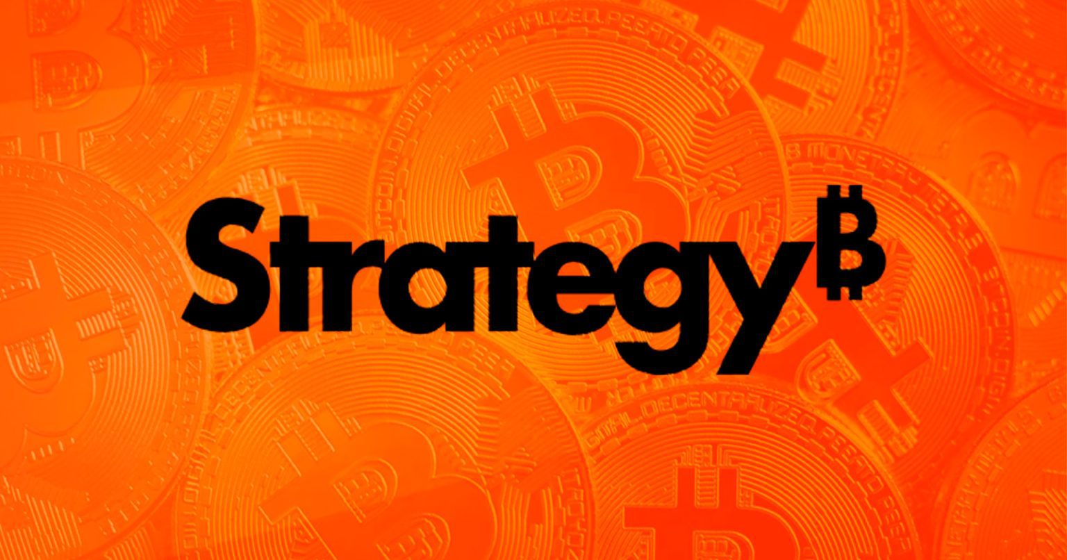 Strategy enfrenta caída de $5.9 mil millones, pero planea recaudar $21 mil millones para comprar más Bitcoin