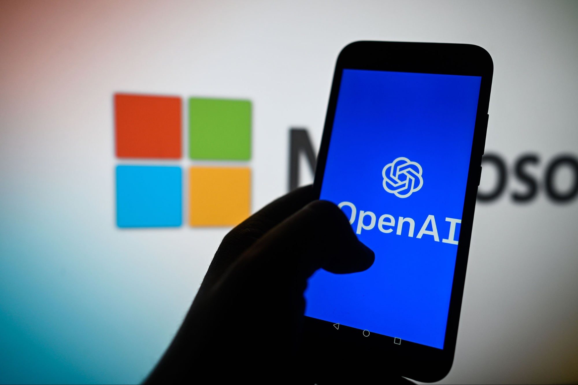 Colaboración entre Microsoft y OpenAI en medio de una turbulencia: completo acceso a AGI o no hay trato