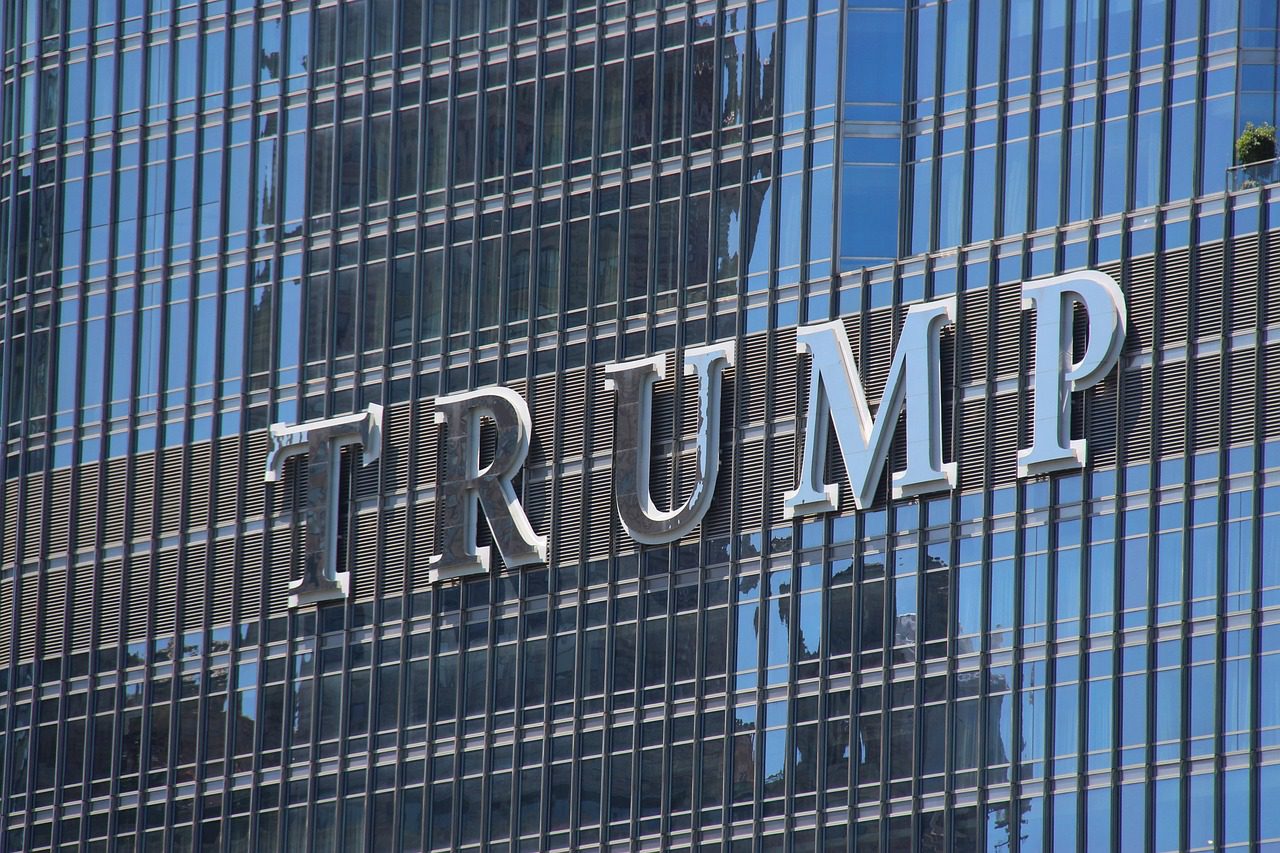 WLFI, ligada a los Trump, invierte $10M en Falcon para crear nueva stablecoin