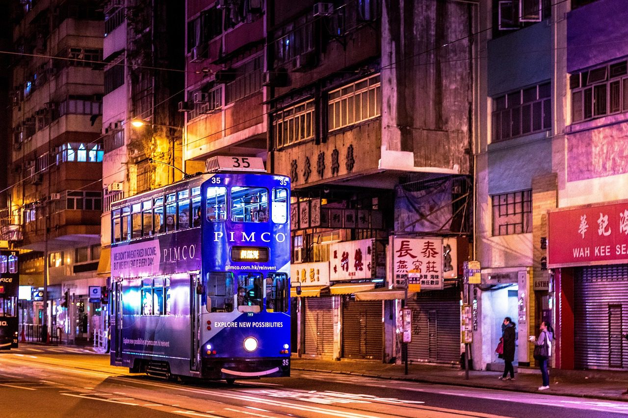 Hong Kong regulará stablecoins desde agosto y se convierte en puente financiero de China