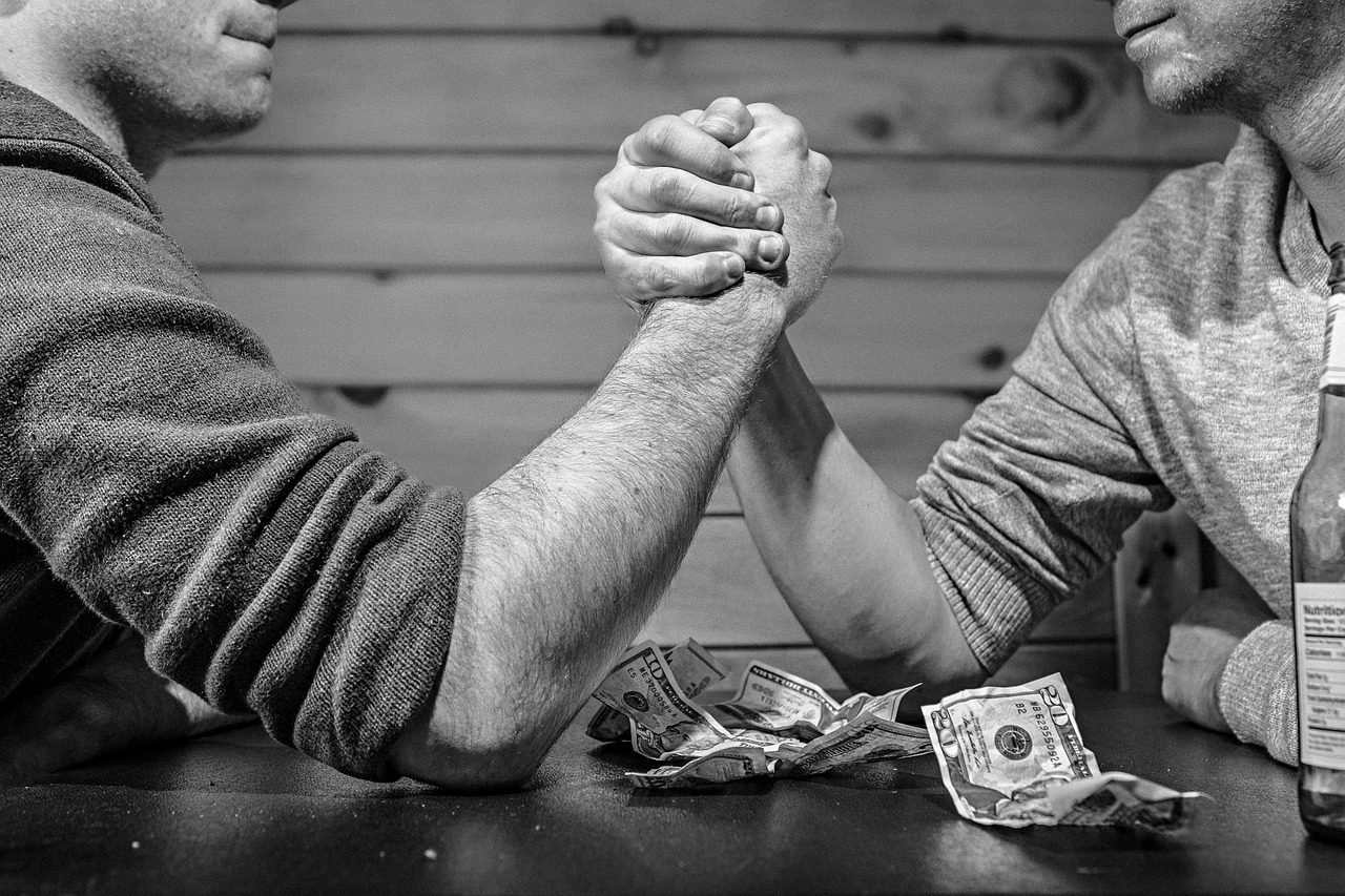 Duelo de IA: lo que ChatGPT5 dice de Grok 4 y de sí mismo