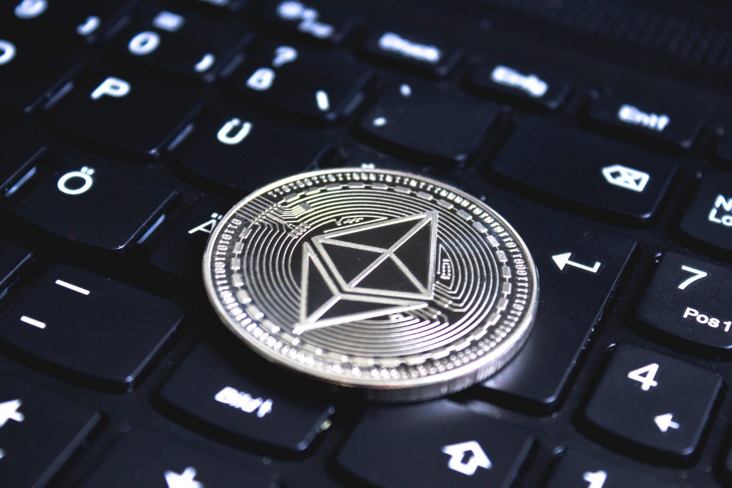Ethereum pierde impulso alcista y 800.000 stakers piden retiradas del staking