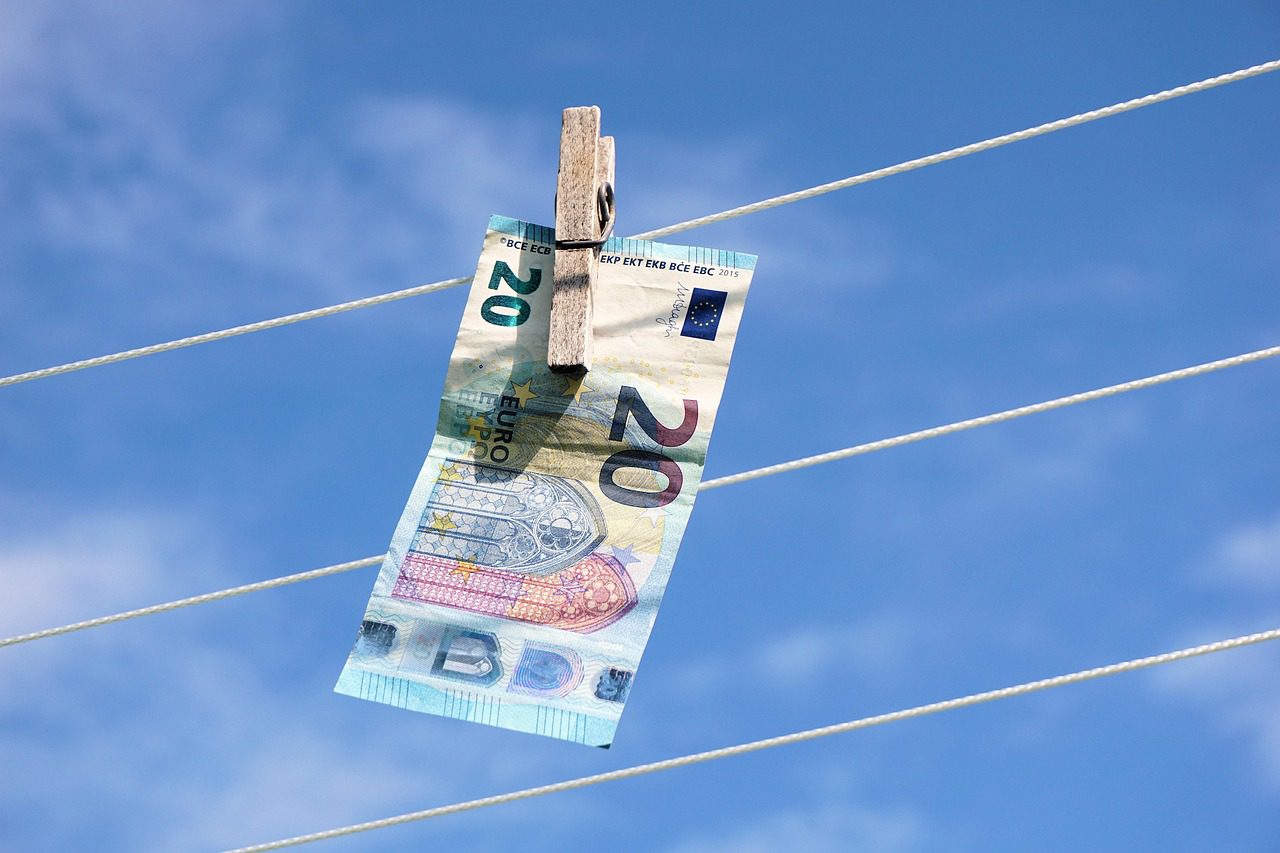 El BIS propone aprovechar blockchains públicas contra el lavado de dinero