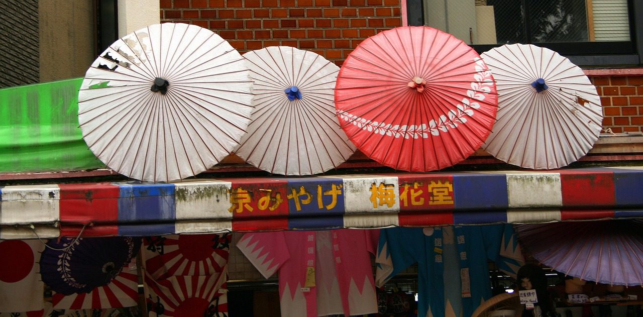 Tiendas de Japón permitirán enviar remesas en stablecoins pagando en efectivo