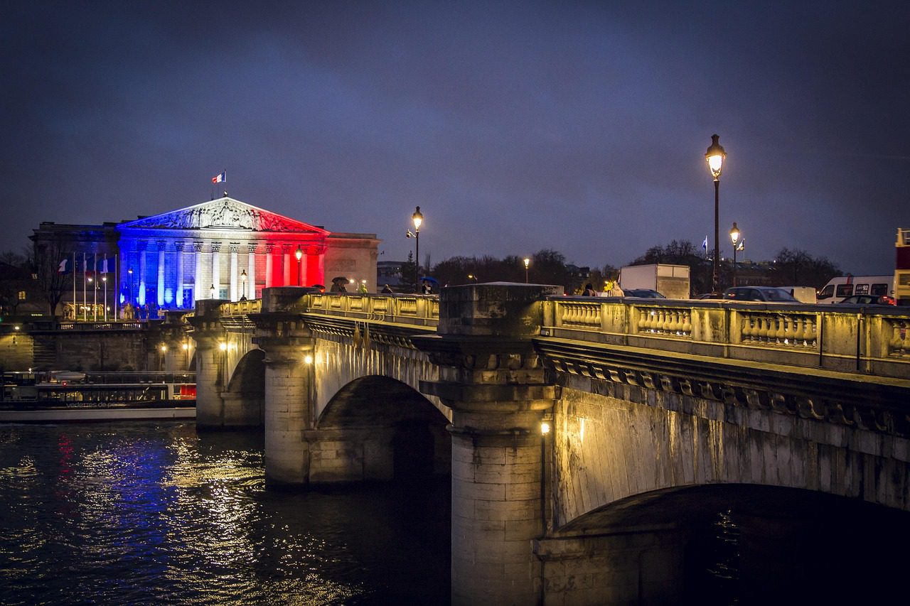 Banco de Francia alerta: stablecoins en dólares amenazan al euro