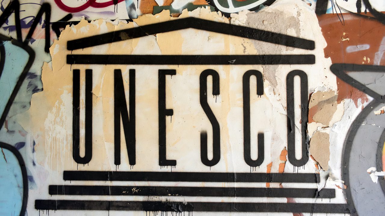 La UNESCO urge regular la IA generativa para proteger a los creadores