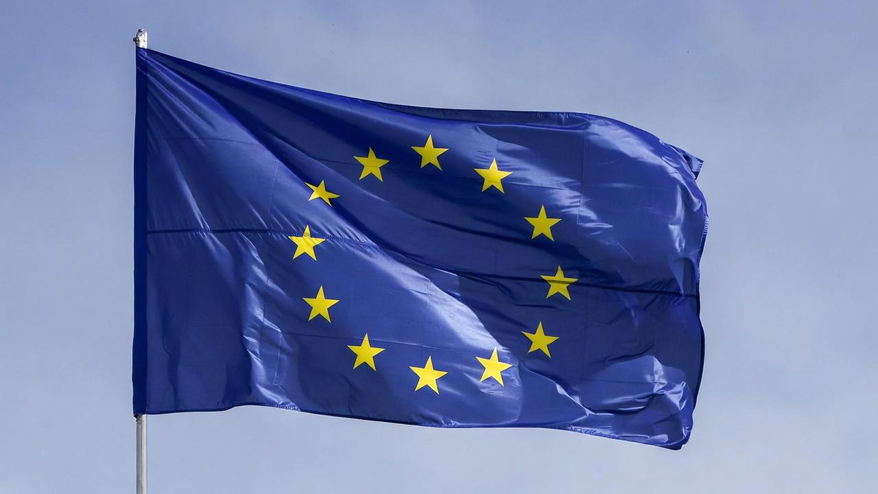 Europa quiere obligar a la IA a revelar qué contenidos usa y pagar por ellos
