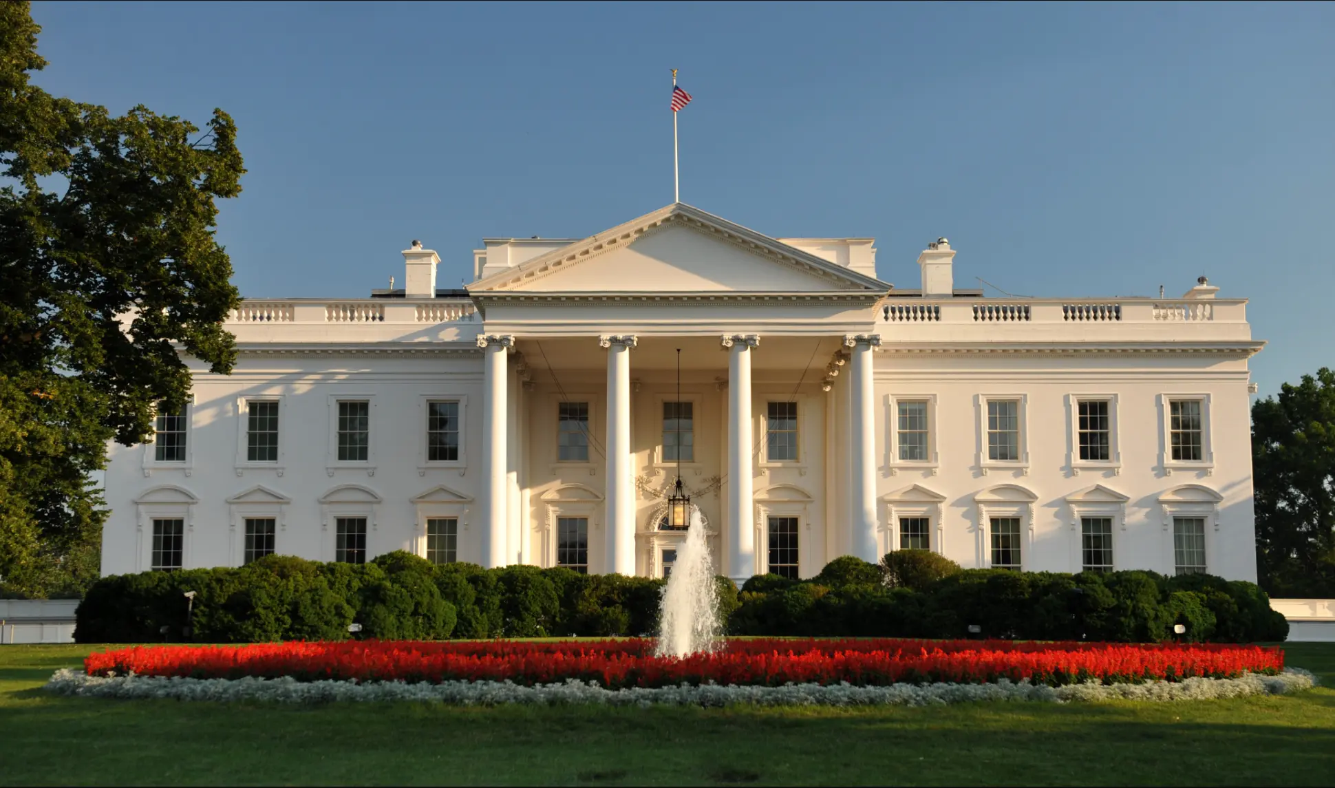 Presidente Donald Trump emite orden ejecutiva para facilitar la innovación en tecnología financiera
