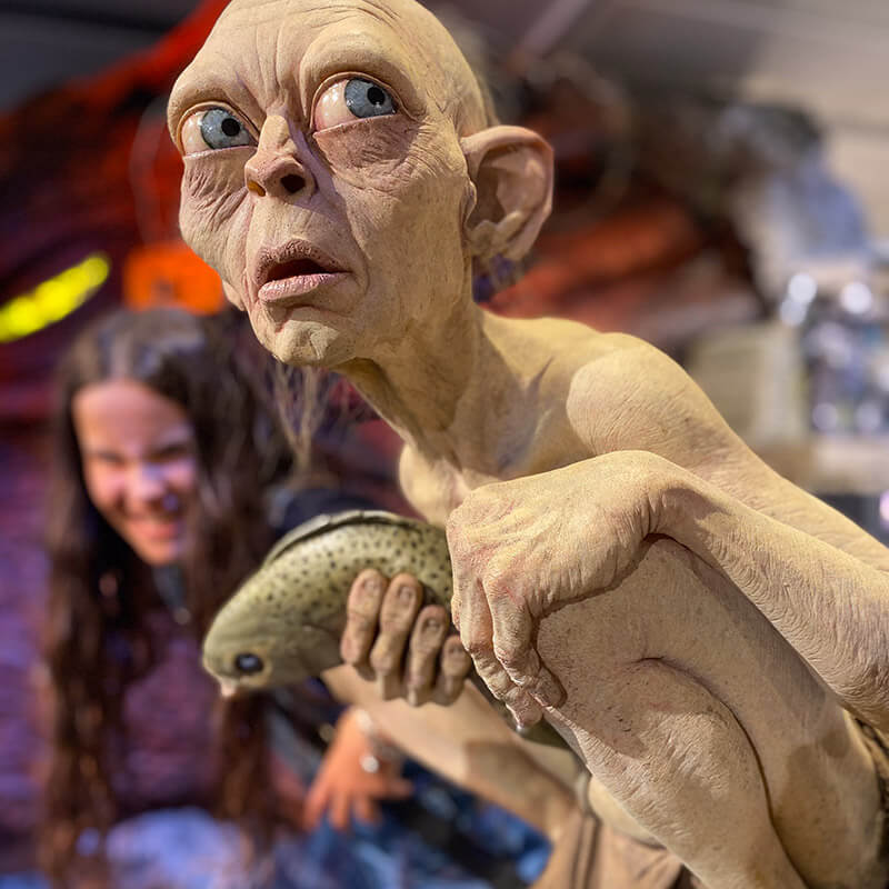 Una figura de Gollum en tamaño real, la figura y la película son casi idénticas, una demostración del poder del VFX en Linux Una figura de Gollum en tamaño real, la figura y la película son casi idénticas, una demostración del poder del VFX en Linux