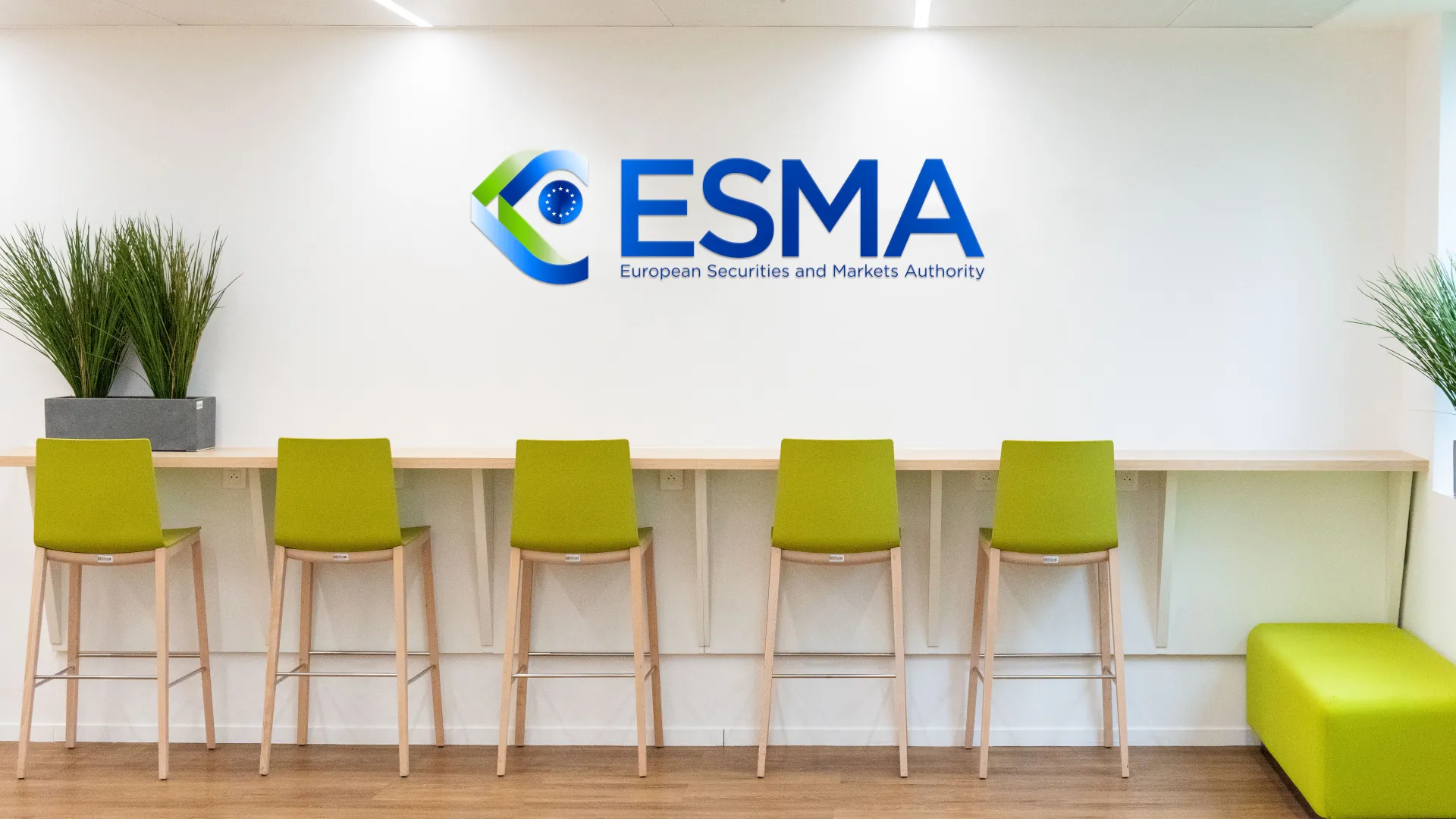 ESMA pide bloquear webs scam y congelar cripto en toda la UE